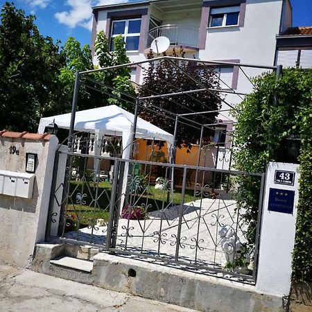 Apartmani Luis Kaštela Exterior foto