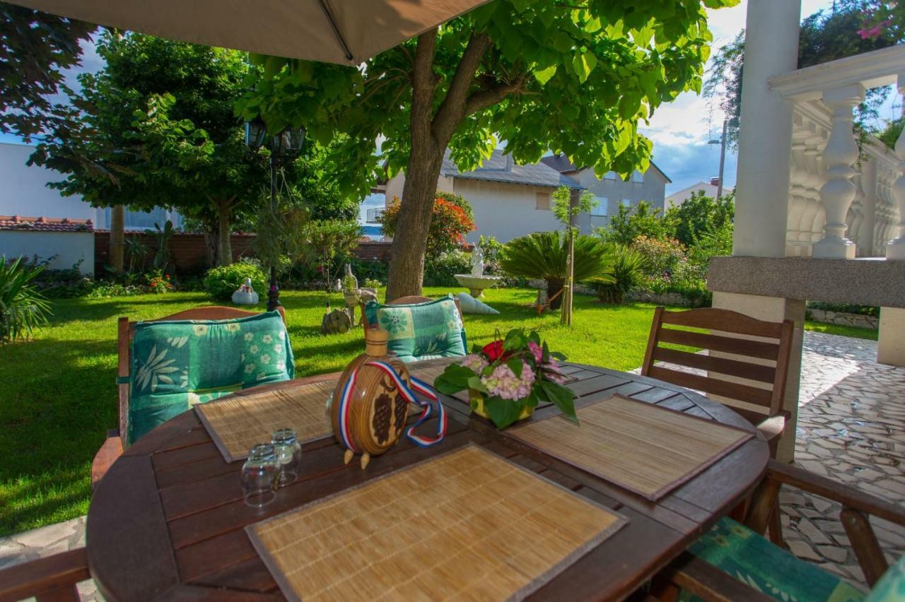 Apartmani Luis Kaštela Exterior foto