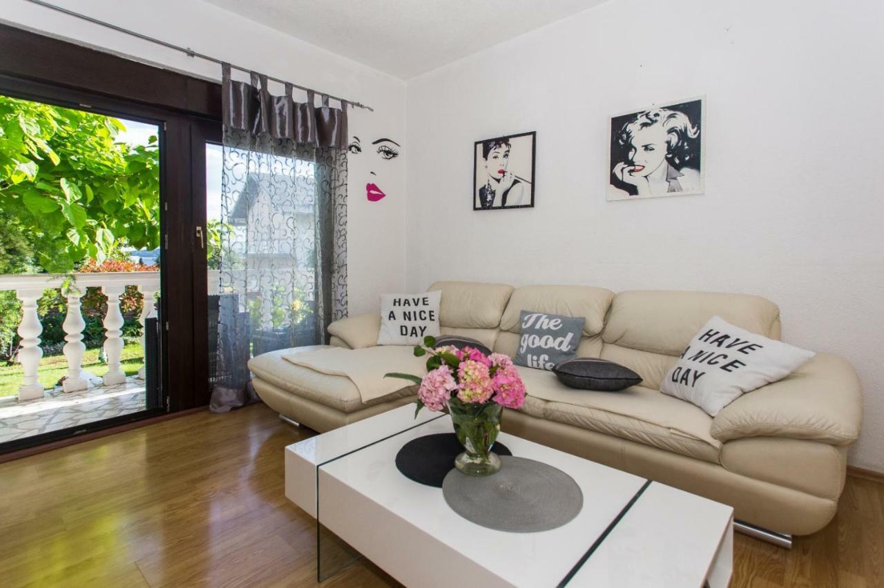 Apartmani Luis Kaštela Exterior foto