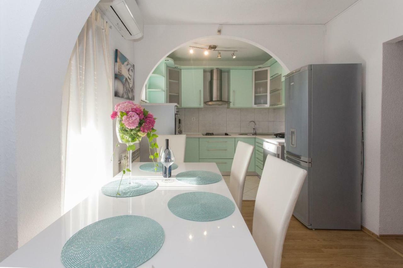 Apartmani Luis Kaštela Exterior foto